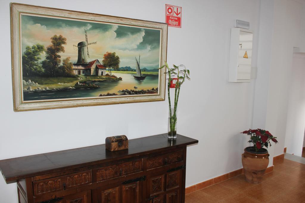 Hostal Algarrobena *